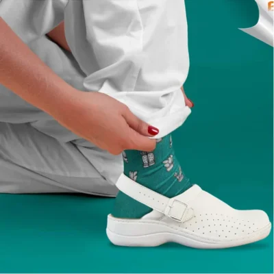sabot8-4-1.webp Sabot Médical Simple Confort avec Bride de Maintien Réglable – Blanc – Femme et Homme – 41 – Bercama
